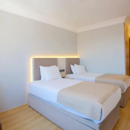 Grand Ant Hotel 3*